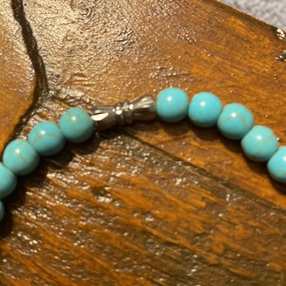 Turquoise graduate bead necklace-NWOT. Screw closure. Nice & heavy. - Picture 3 of 3